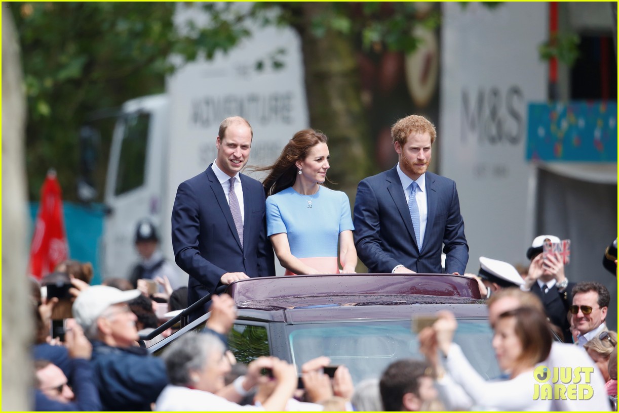 prince harry prince william growing up in public eye 314478410