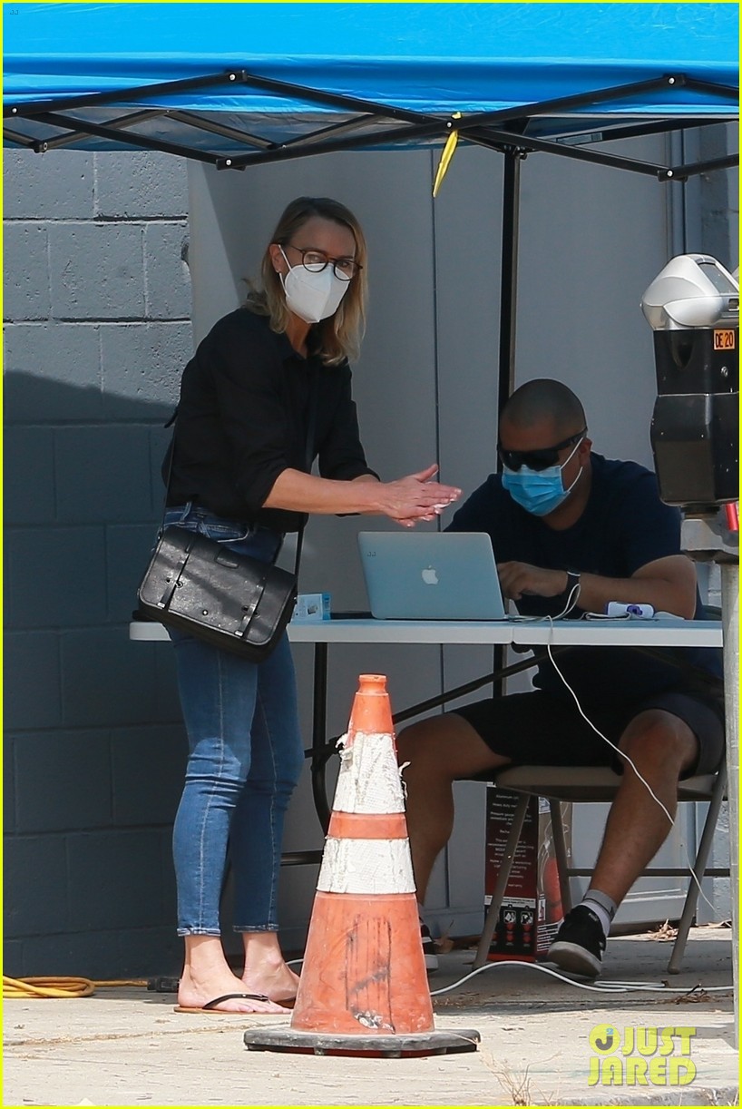 robin wright gets covid test 03