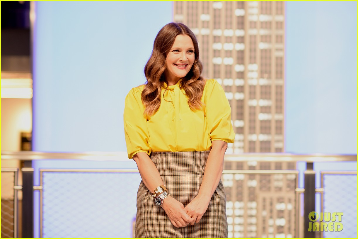 drew barrymore lights up empire state building talk show 05