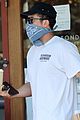 orlando bloom wears short shorts while picking up lunch 04