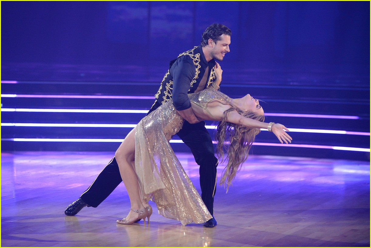 chrishell stause first week dancing with the stars 034483299