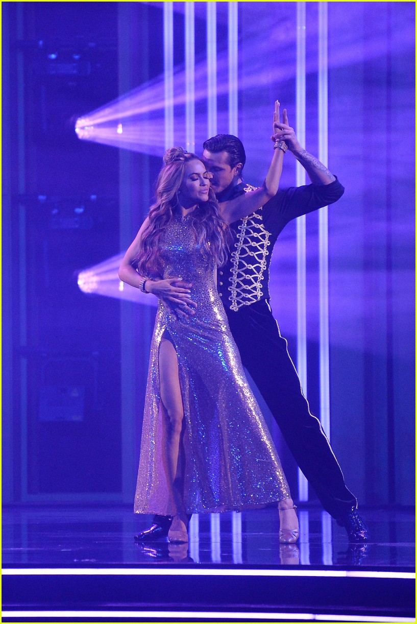 chrishell stause first week dancing with the stars 044483300
