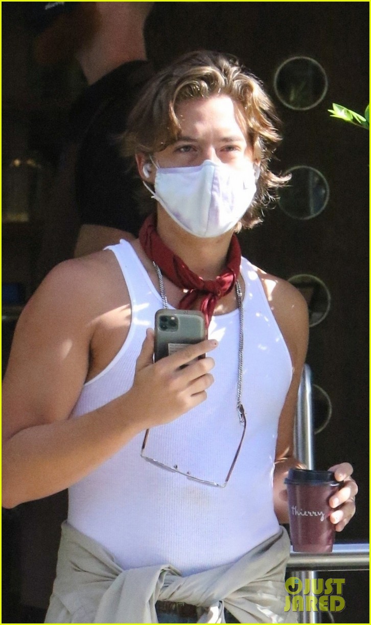 cole sprouse coffee vancouver september 2020 04