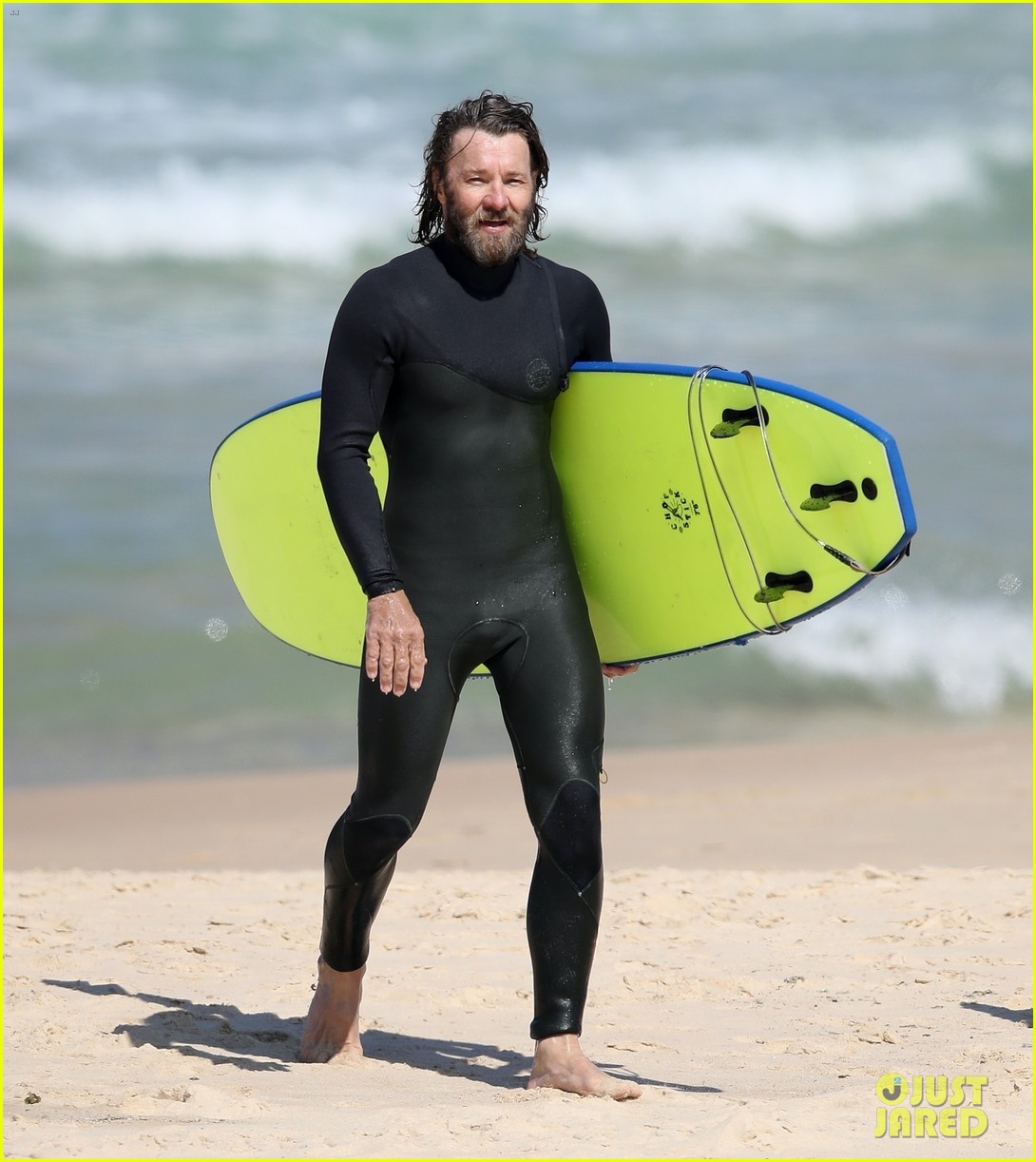 joel edgerton flaunts his abs after surfing in australia 264483369