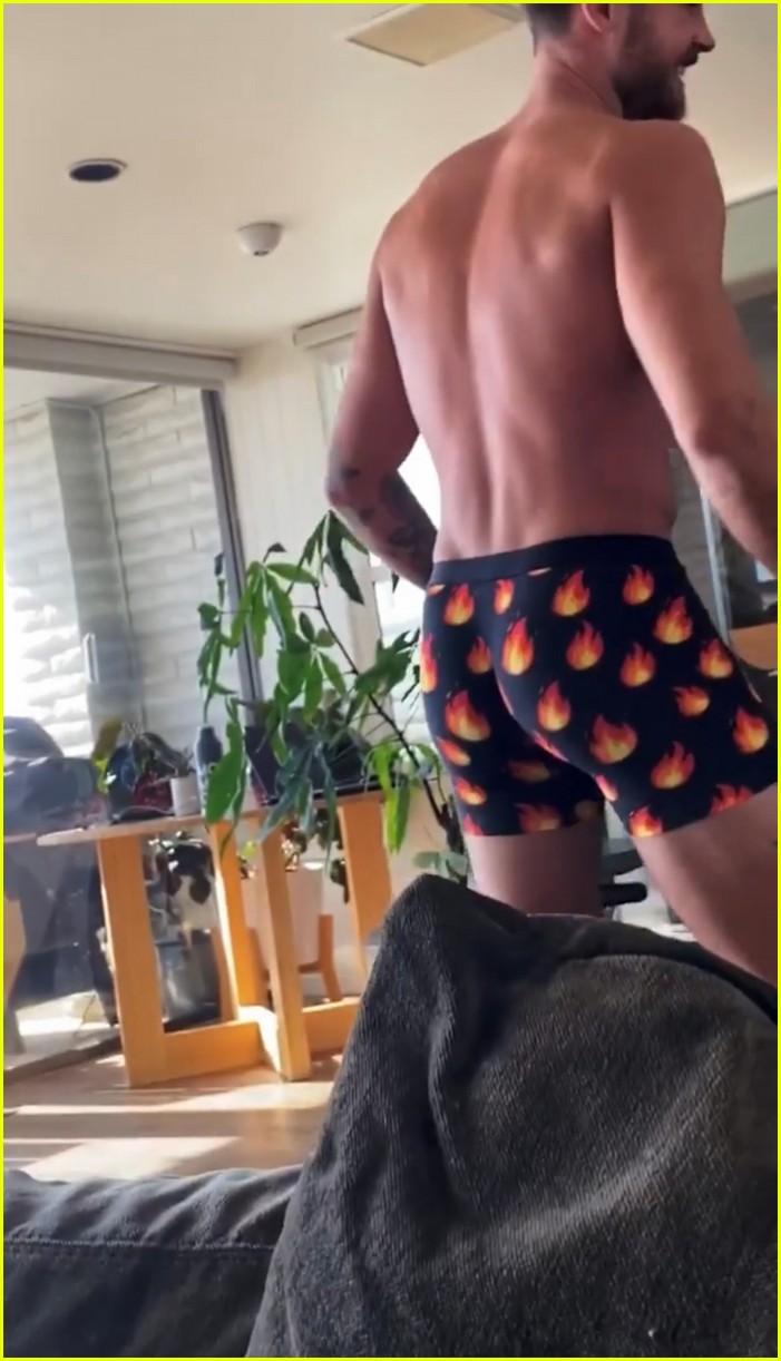 dylan efron booty dance 03