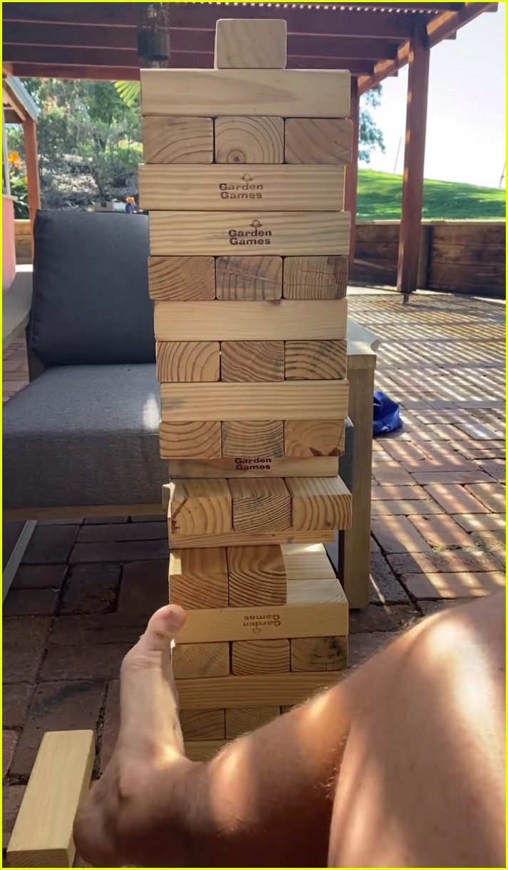 luke evans played a game of jenga with his feet 04