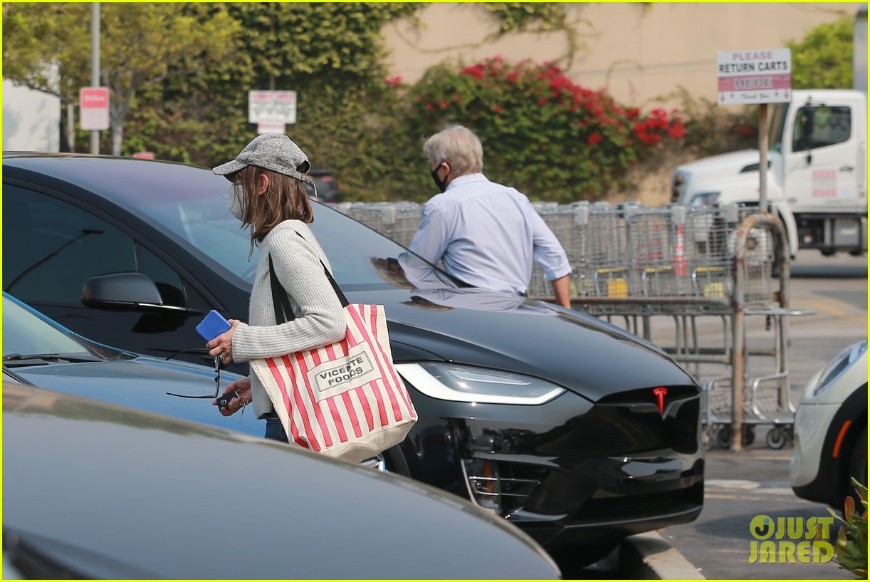 harrison ford calista flockhart mask up while going food shopping 294483285