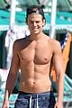 taylor hill walks the beach with shirtless daniel fryer in venice 02