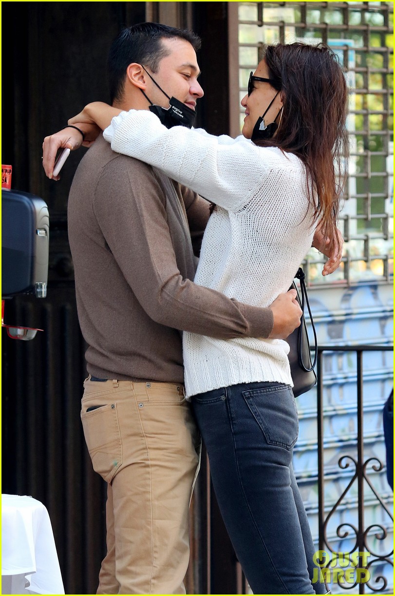 katie holmes makes out with emilio vitolo jr in nyc 054484797