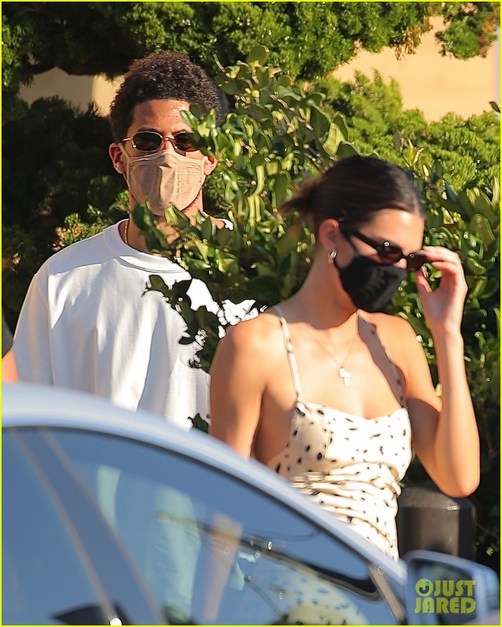 kendall jenner grabs lunch with devin booker at nobu 044480890