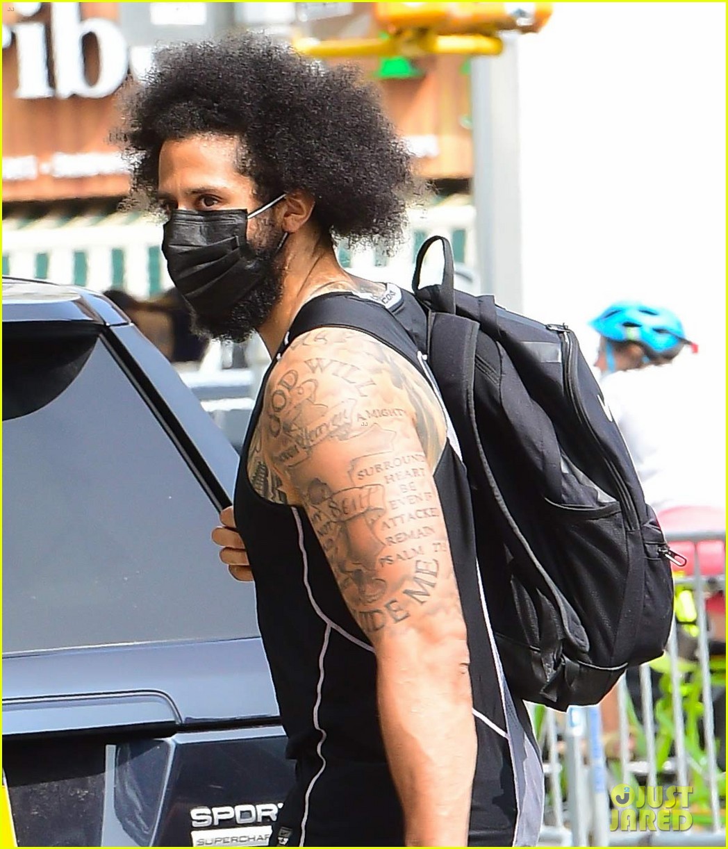 Colin Kaepernick Spotted in New York After NFL Kicks Off New Season: Photo  4483411 | Colin Kaepernick Photos | Just Jared: Entertainment News, image size:1048x1222