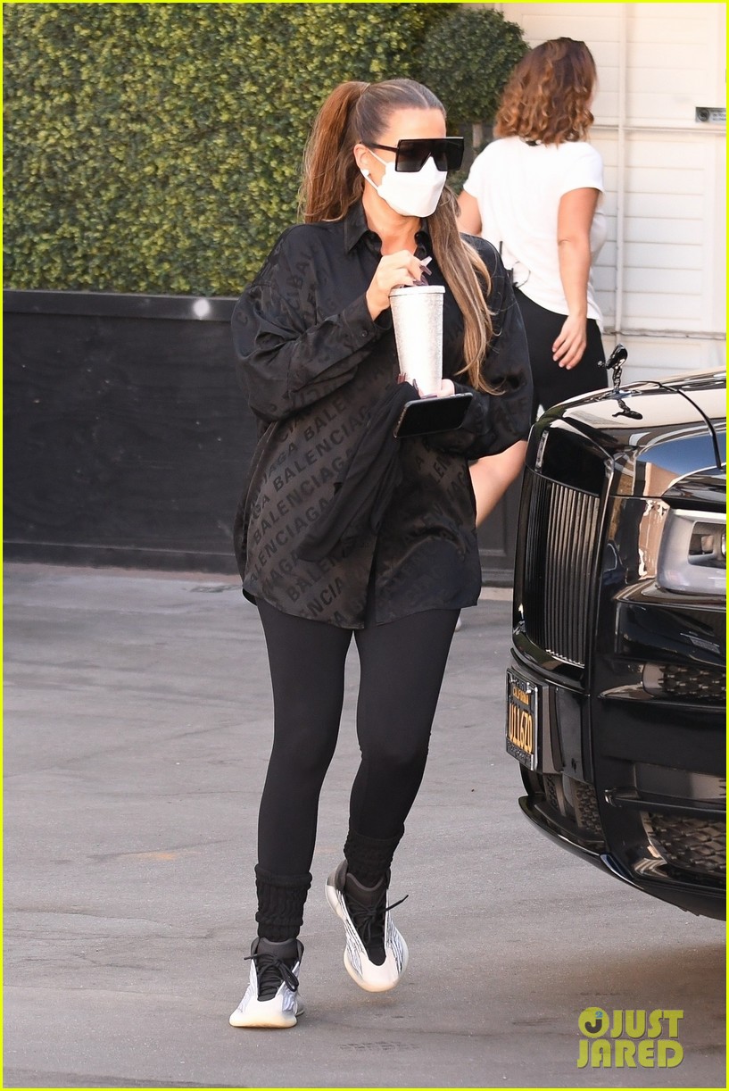 khloe kardashian goes shopping with tristan thompson 34