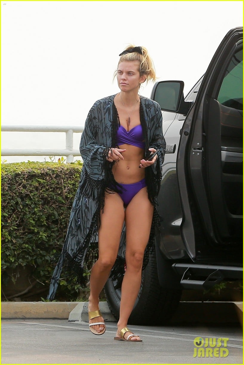 annalynne mccord dominic purcell at the beach 024482500