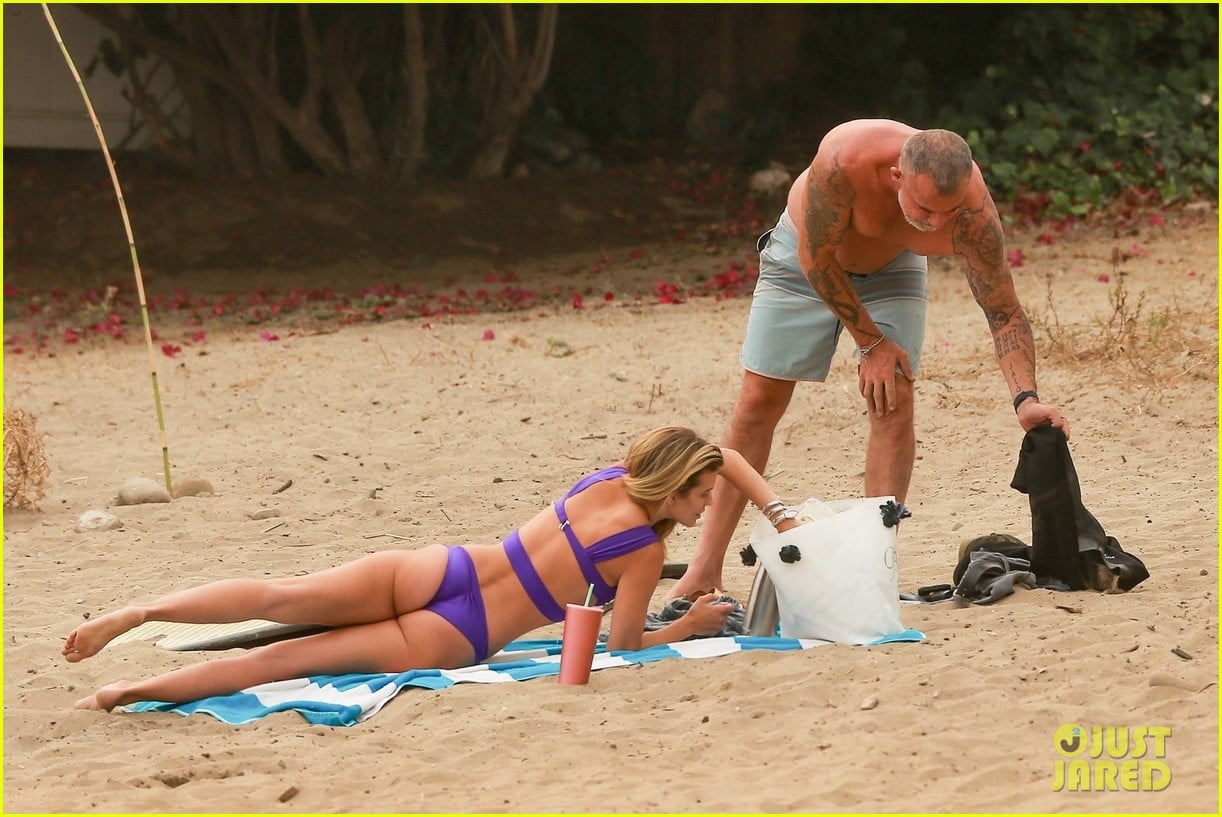 annalynne mccord dominic purcell at the beach 22