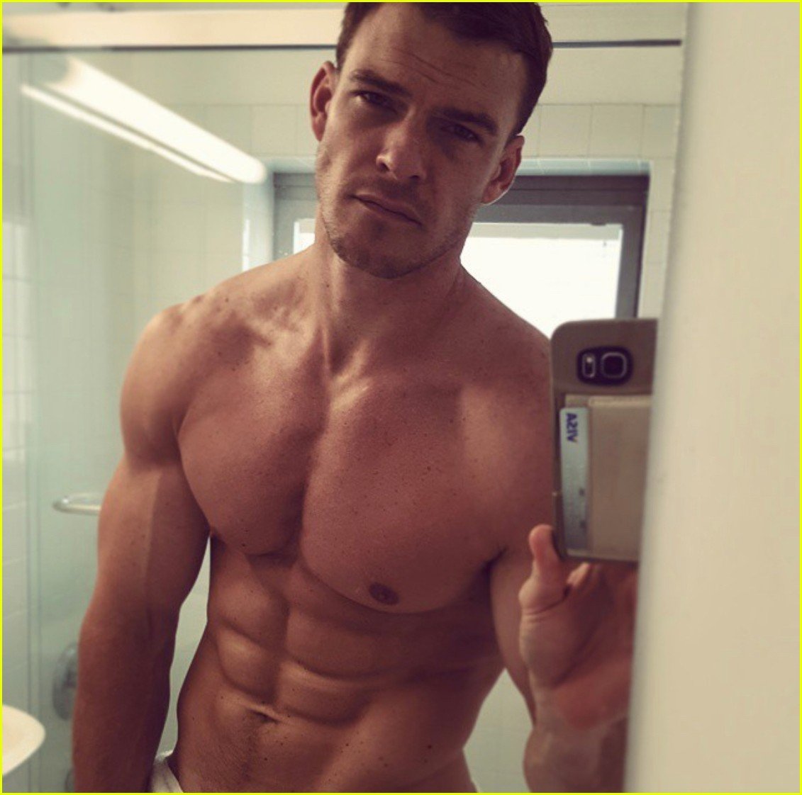 alan ritchson hottest selfies 08