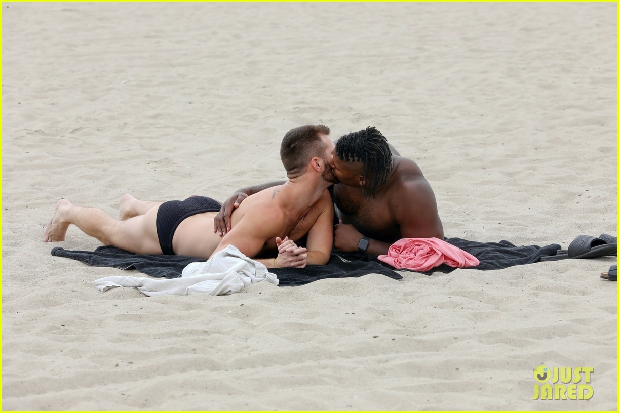 ryan russell corey obrien pda at the beach 024487852