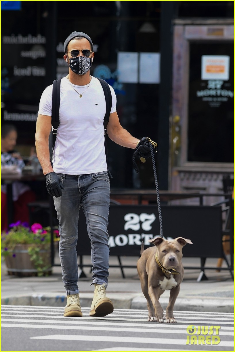 justin theroux kicks off his day walk with dog kuma 024488969