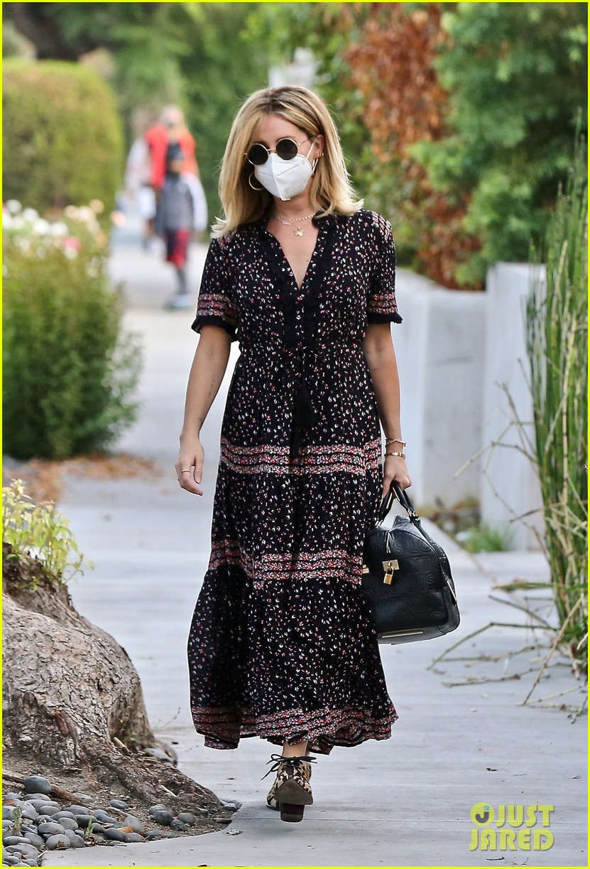 ashley tisdale steps out after revealing shes pregnant 03