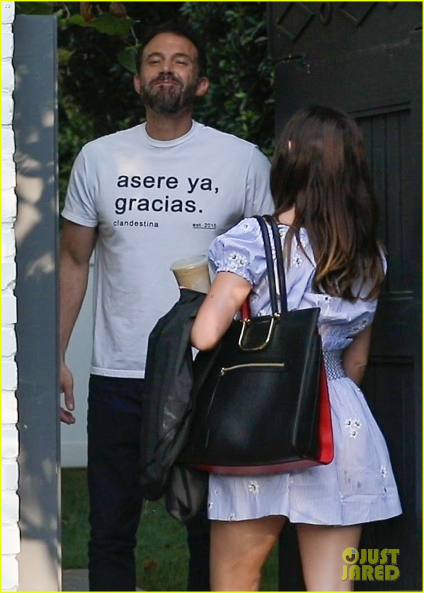 ben affleck ana de armas spotted together for first time in months 024493319