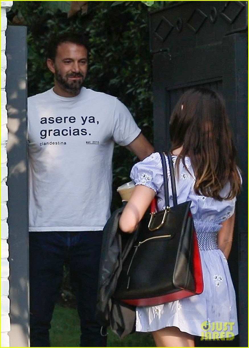 ben affleck ana de armas spotted together for first time in months 044493321
