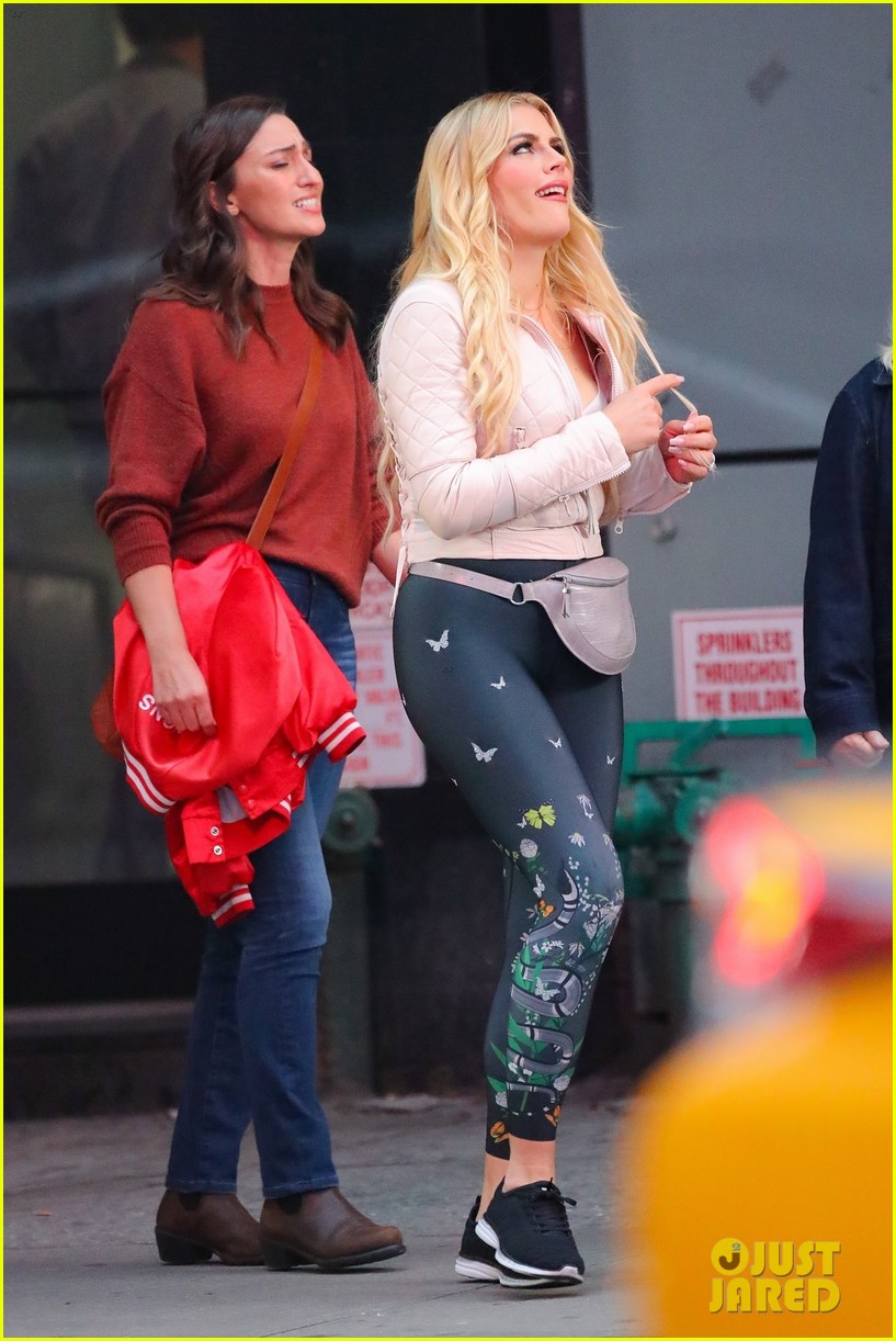 busy philipps animated while filming girls5eva with sara bareilles 15
