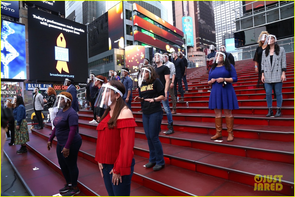 broadway stars come together in times square 14