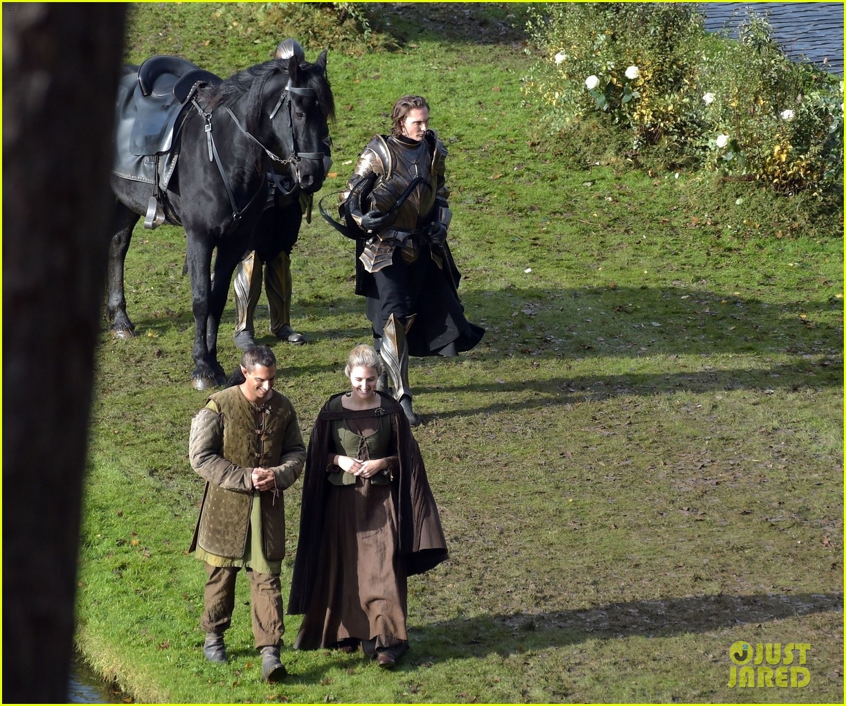 New 'Witcher' Set Photos Reveal Eamon Farren's Cahir Armor Changes For ...