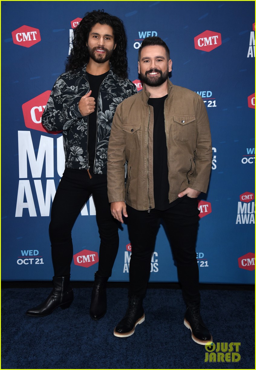 dan shay win duo video of the year at cmt awards 034494457