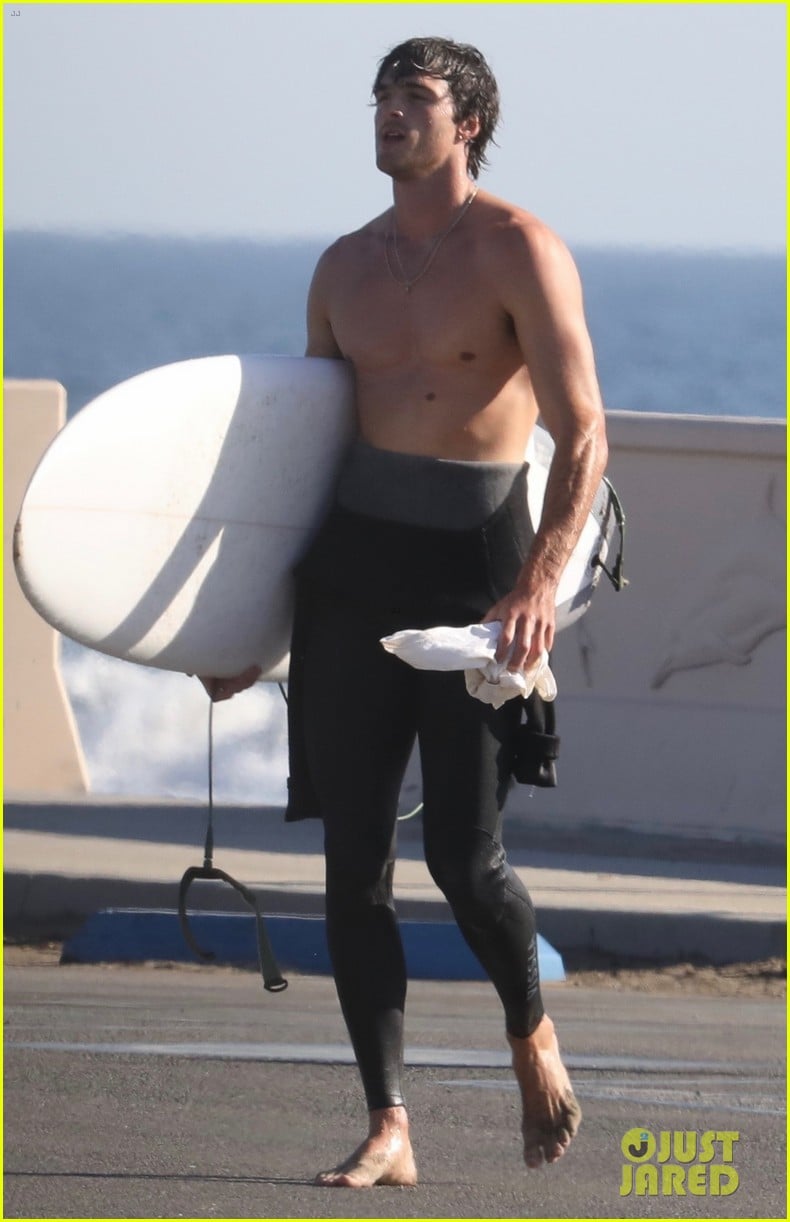 jacob elordi bares his abs after surf session in malibu 10