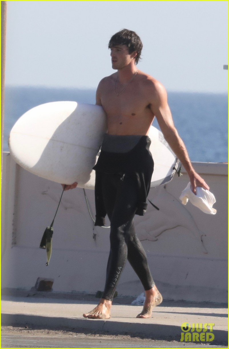 jacob elordi bares his abs after surf session in malibu 43