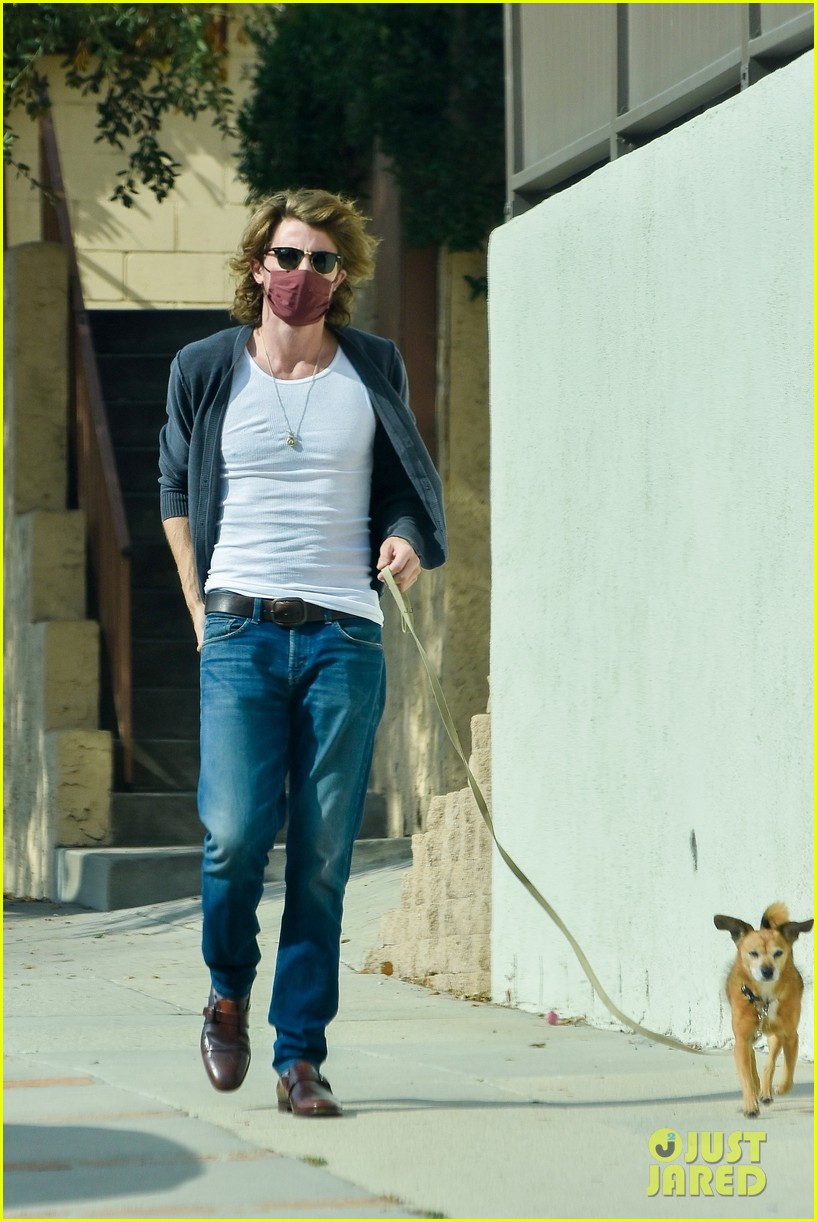 garrett hedlund takes his dog for a walk stays safe 014491084