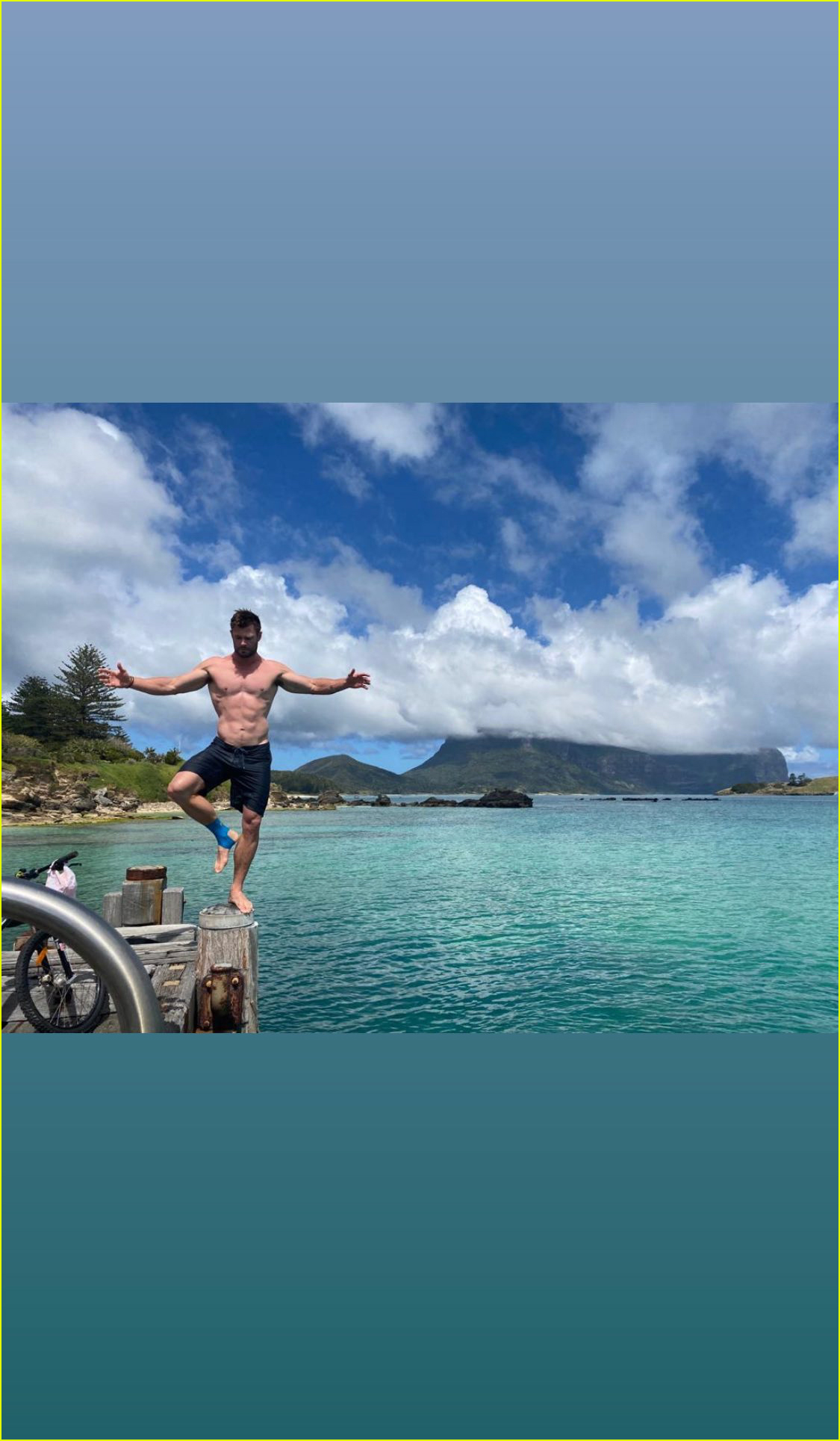 chris hemsworth bares ripped abs on vacation 05