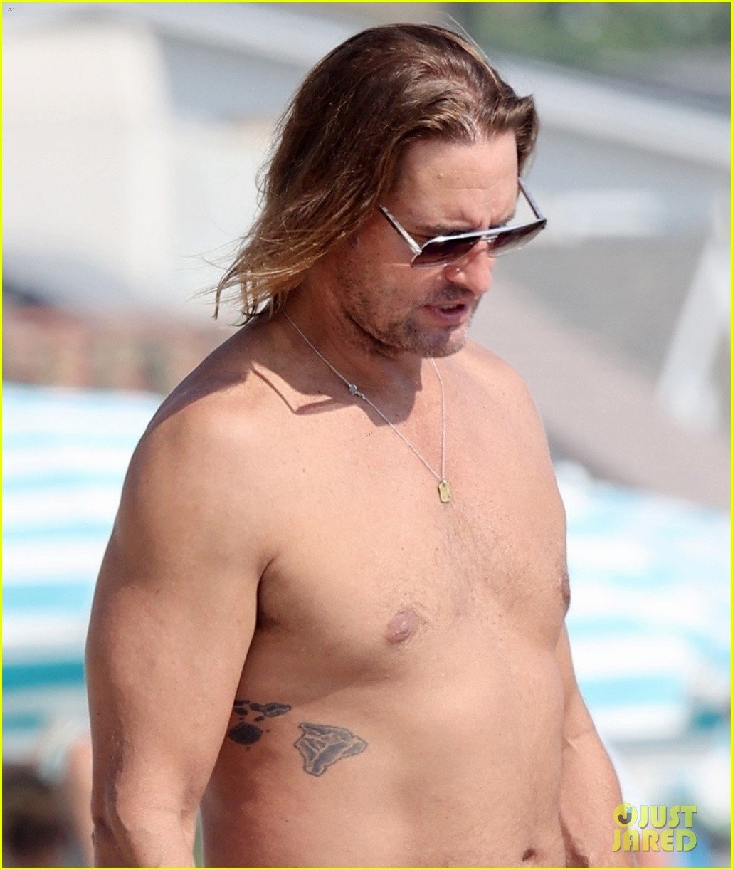 josh holloway shirtless at the beach 04