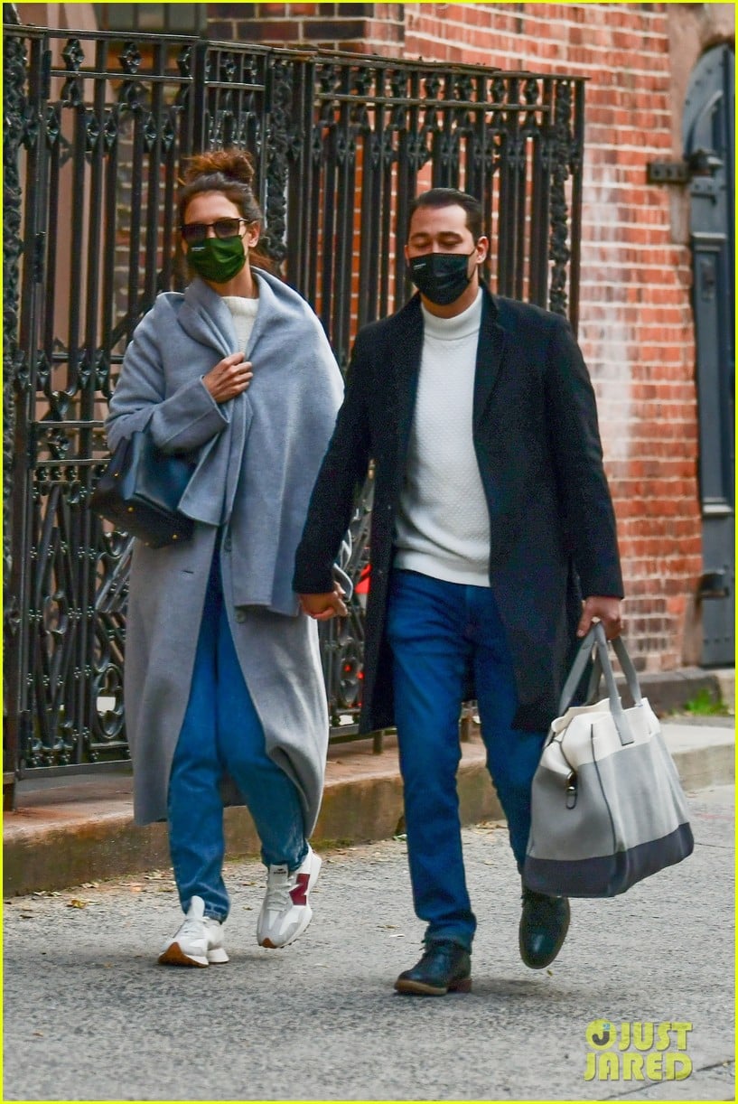 Katie Holmes & Emilio Vitolo Wear Matching Masks After Romantic Weekend
