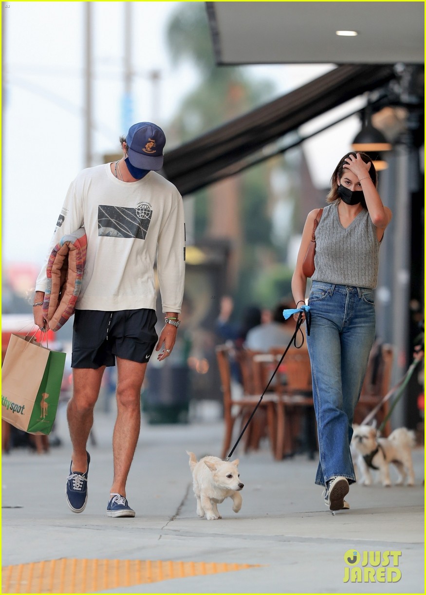 jacob elordi kaia gerber couple up for day out in la 41