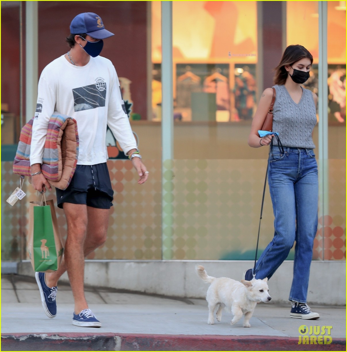 jacob elordi kaia gerber couple up for day out in la 474494262