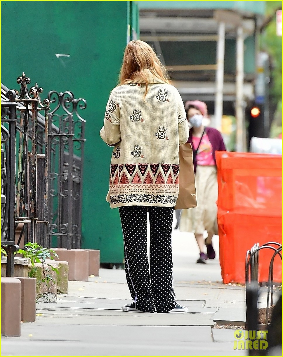jennifer lawrence casual fashion in new york city 05