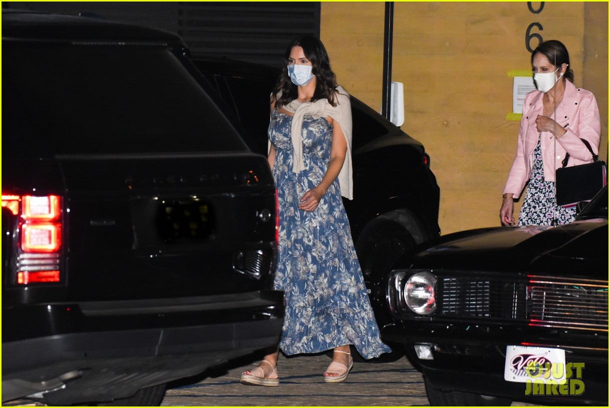 katharine mcphee out for dinner with david foster and mom 05