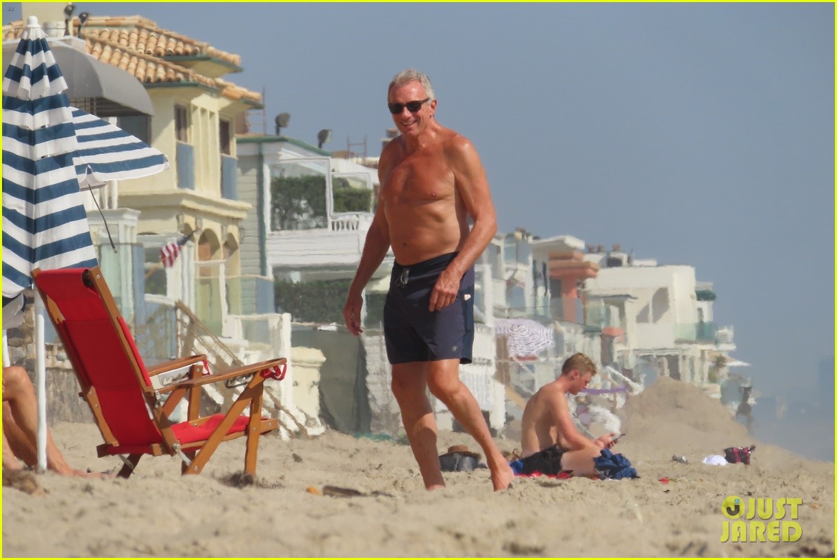 joe montana shirtless at the beach with his kids 444489467