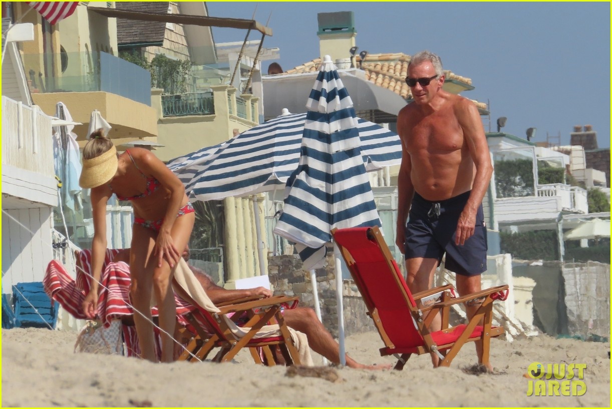 joe montana shirtless at the beach with his kids 57