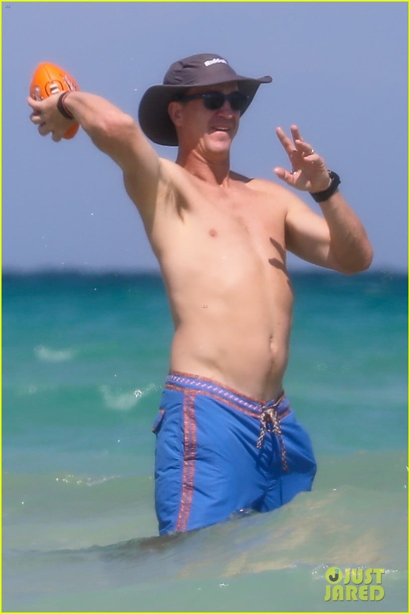 Peyton Manning Flaunts Ripped Abs While Shirtless At The Beach Photos Photo 4492982 Bikini