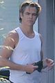 chris pine shows off his muscles leaving thw gym 04