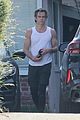 chris pine shows off his muscles leaving thw gym 05