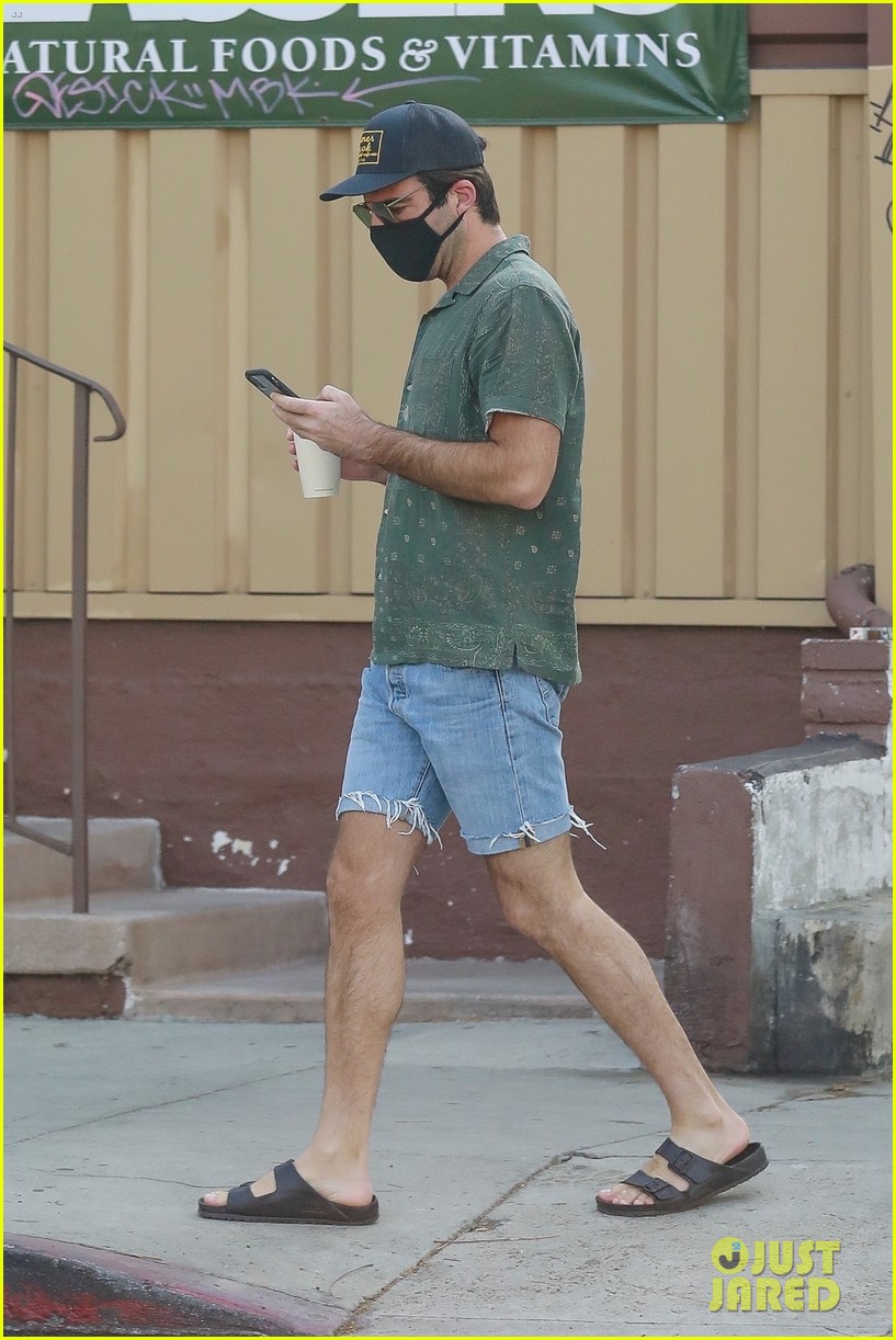 zachary quinto heads out on morning coffee run 014490329