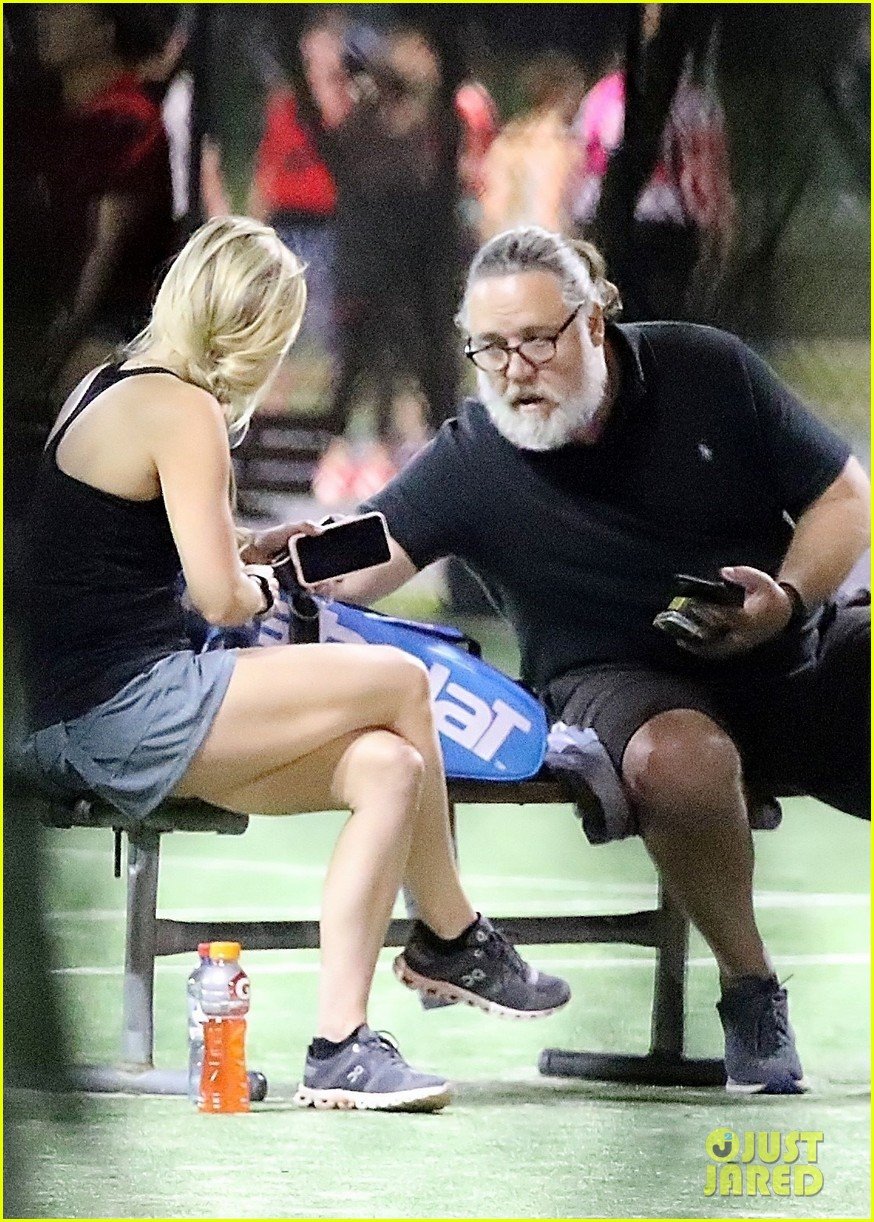 russell crowe britney theriot tennis match 024491897
