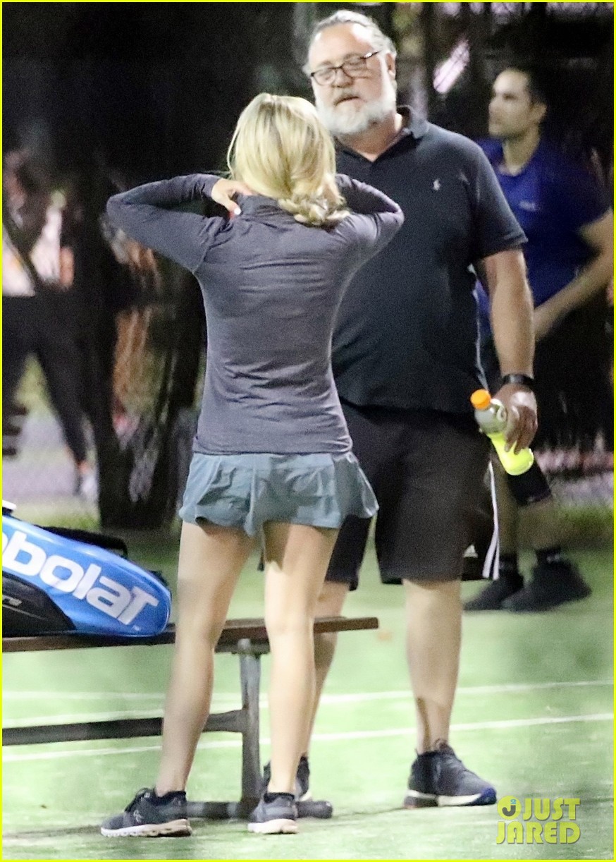 russell crowe britney theriot tennis match 17