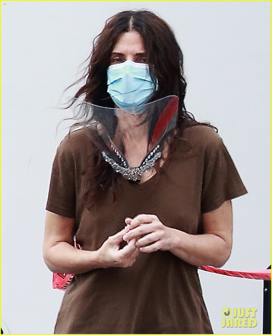 sandra bullock continues filming new netflix movie in vancouver 034491840