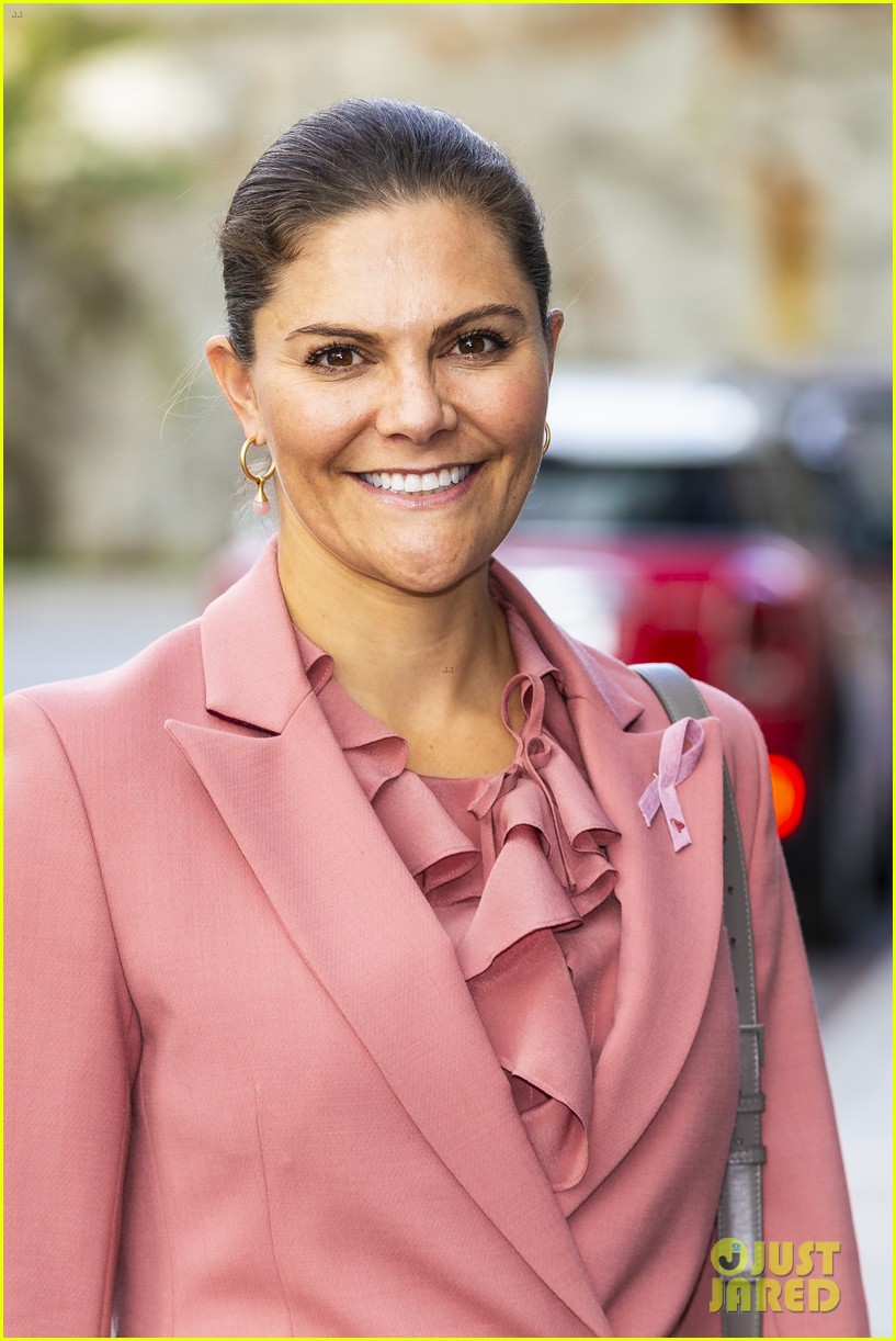 princess victoria sweden prince daniel pink ribbon meaning 204489095