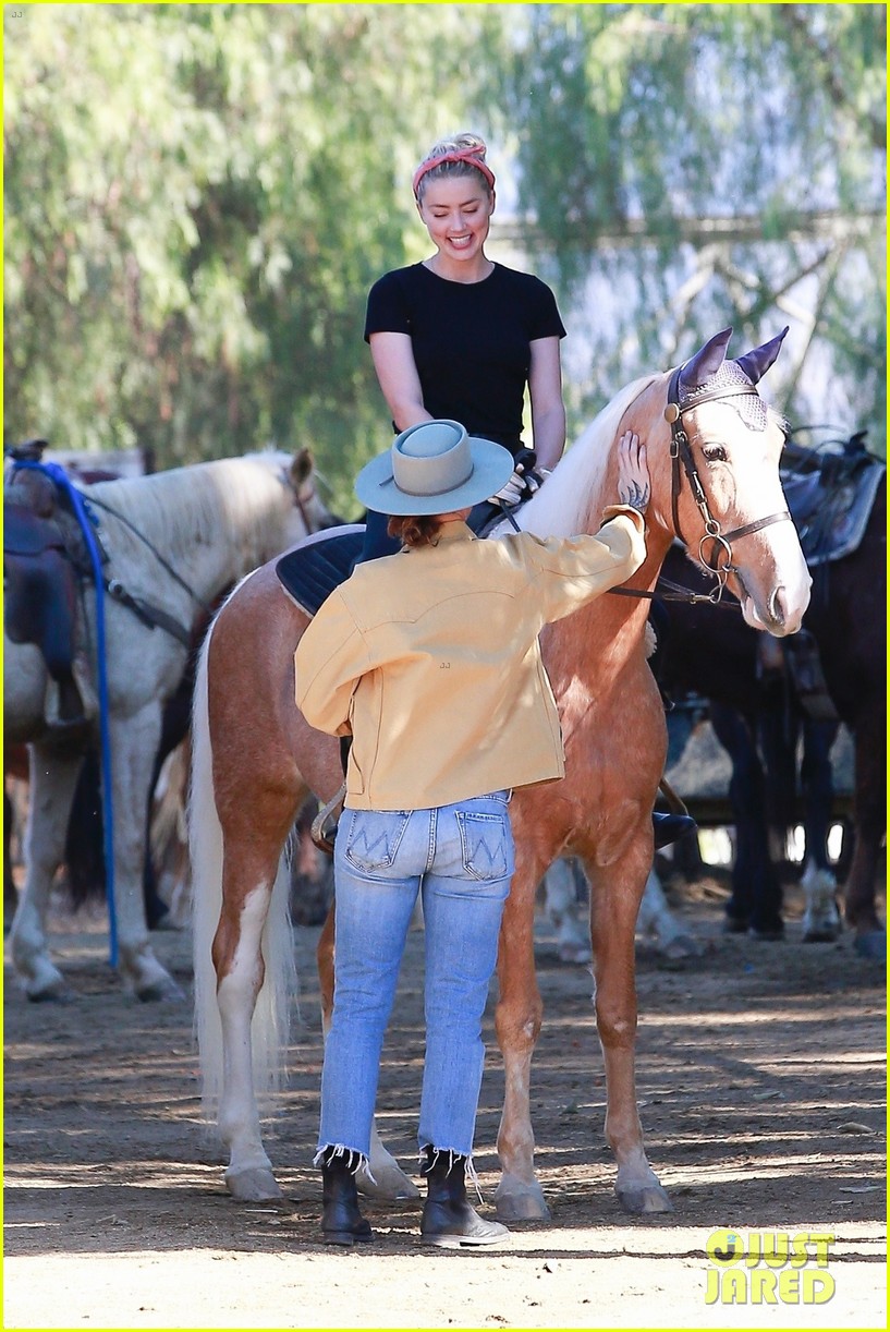 Amber Heard Heads Out on a Horseback Ride with Friends Photo 4504719