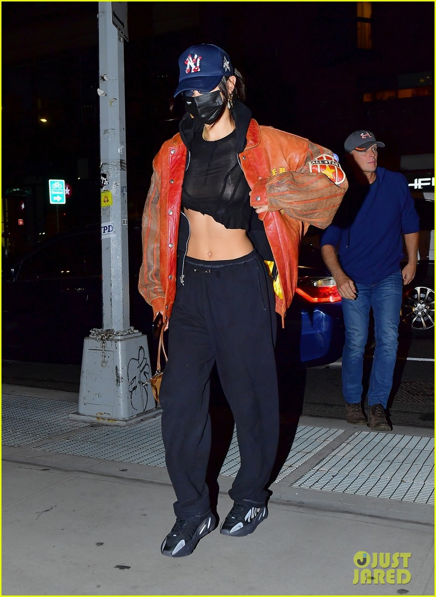 bella hadid shows midriff dinner out nyc  014502153
